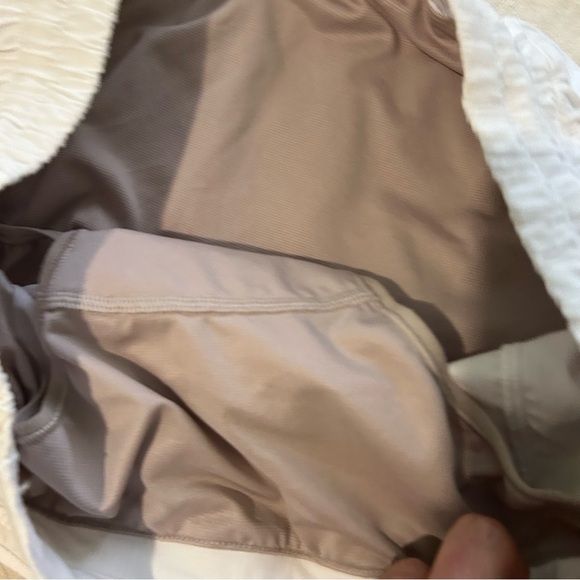 Lululemon Hotty Hot Low Rise Shorts 2.5 Inseam sz 14 - Picture 4 of 14